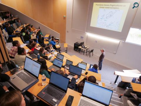 Cours en amphithéâtre à l'ISTOM